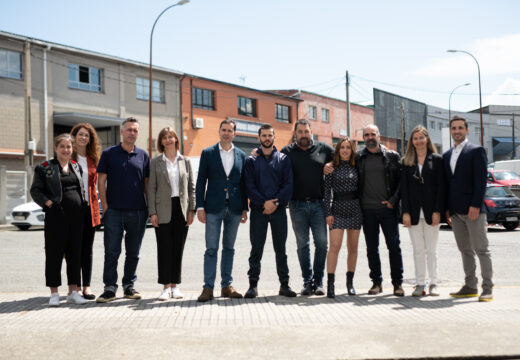 O director de Industrias Culturais da Xunta visita ao equipo da serie “Hasta el Cielo” na súa rodaxe na Coruña